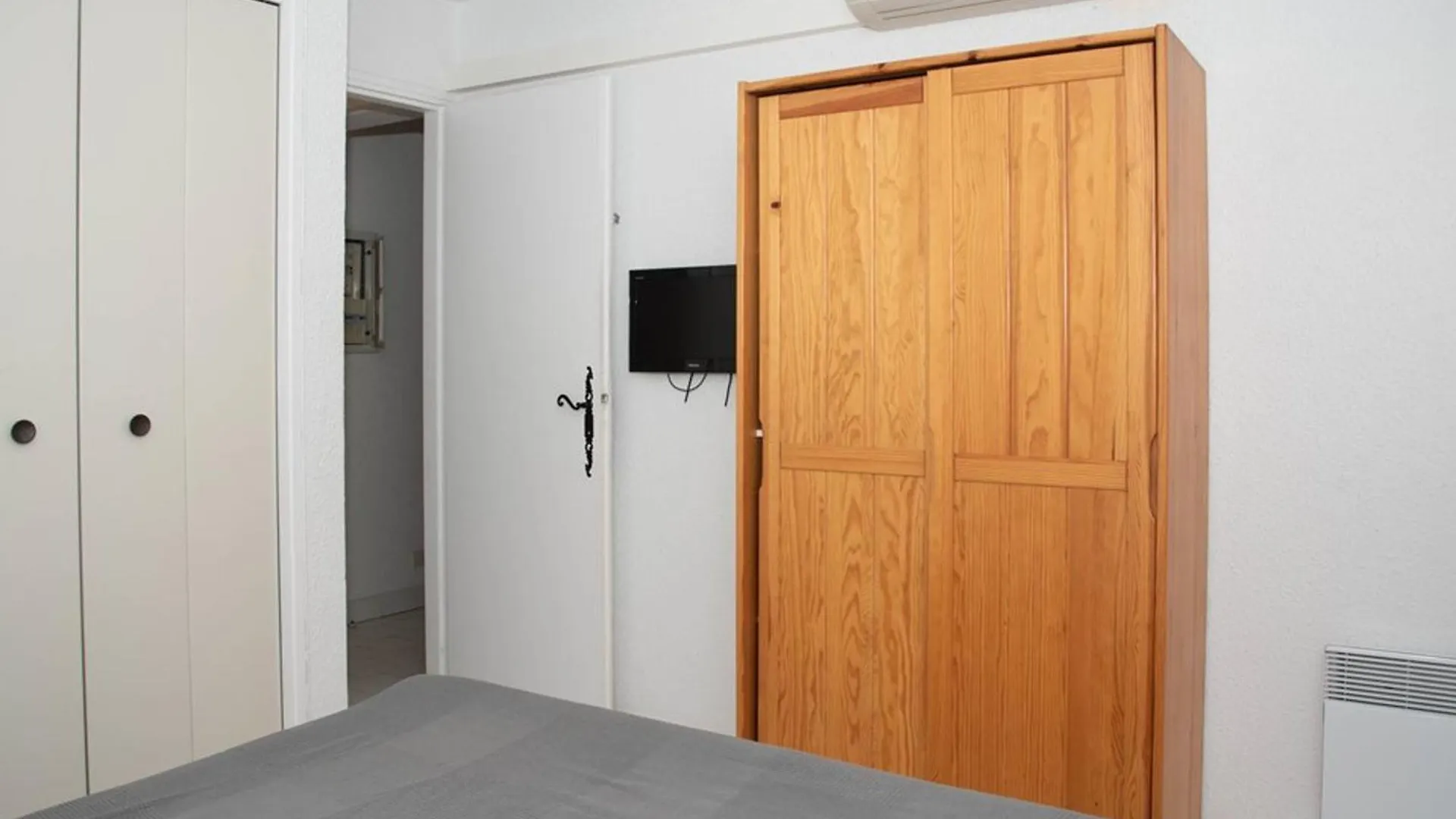 Bel Appartement T2 Pour 4 Personnes Avec Terrasse, Parking Et Climatisation - Fr-1-803-47 Le Lavandou 0*,