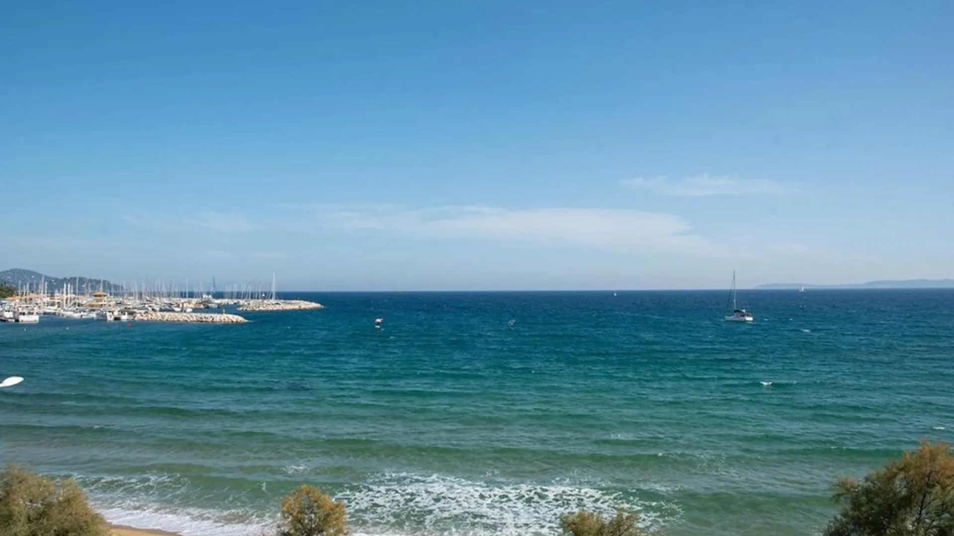 Bel Appartement T2 Pour 4 Personnes Avec Terrasse, Parking Et Climatisation - Fr-1-803-47 Le Lavandou