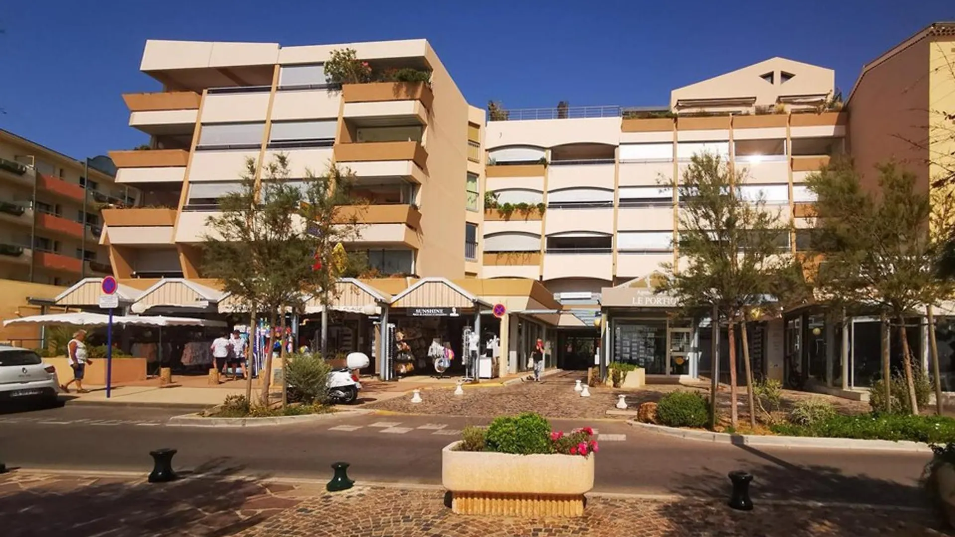 Bel Appartement T2 Pour 4 Personnes Avec Terrasse, Parking Et Climatisation - Fr-1-803-47 Le Lavandou
